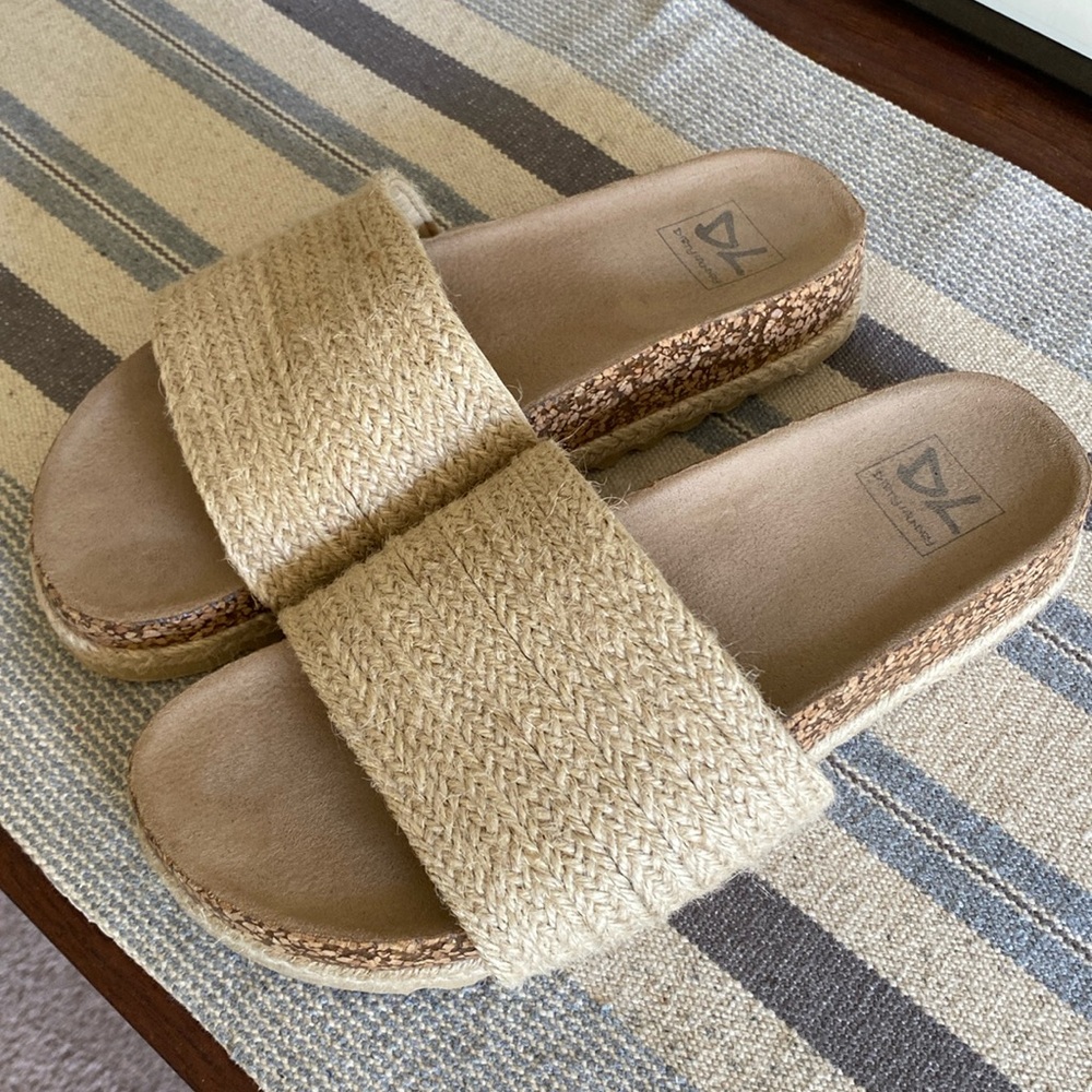 EUC Dirty Laundry platform jute slide on sandals